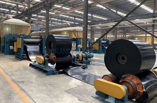 Conveyor Belts With Metal Brakers