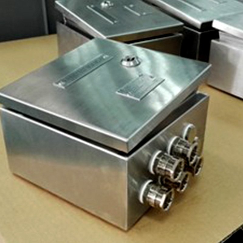 Pipeline monitoring box with bond terminals