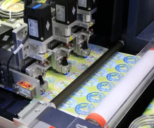 Launching new environmentally friendly materials and leading the new 02