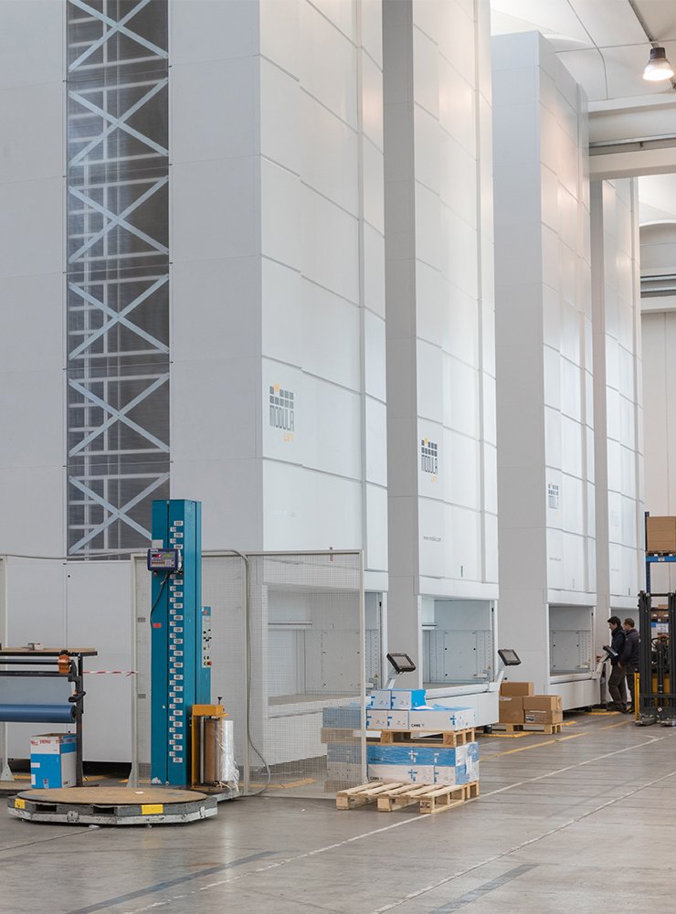 Automatic Three-Dimensional Container