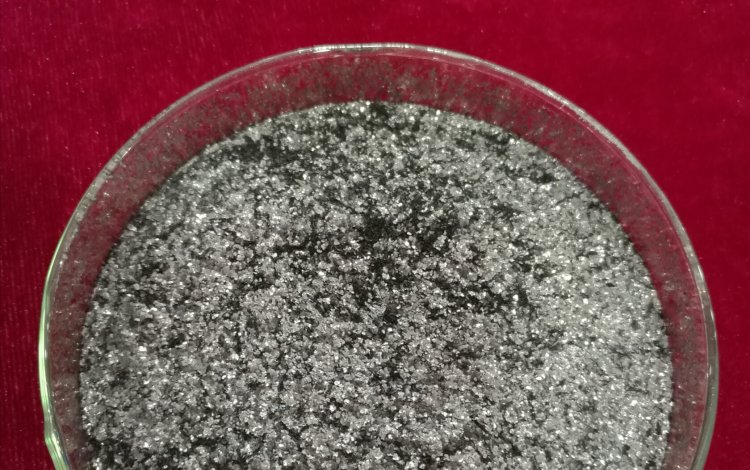 Cómo el Tamaño de Escama del Grafito Influye en el Rendimiento de los Materiales Refractarios: Por Qué el Tamaño de Partícula es Importante