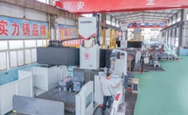 Gantry-type machining center