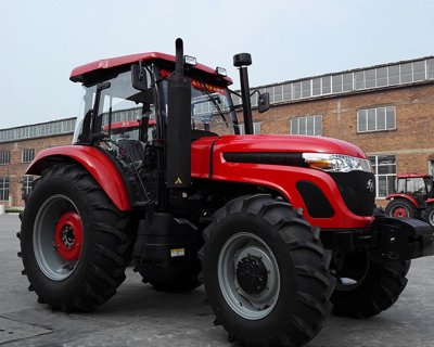 4 wheel drive tractor