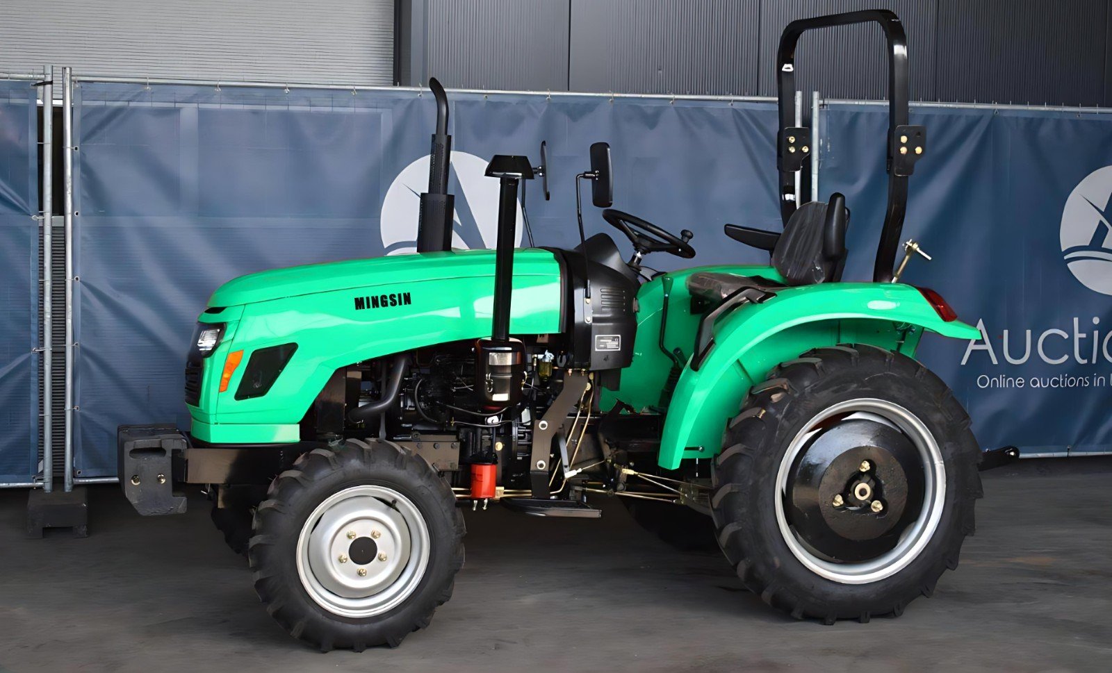 Tractor MX304-Y-1
