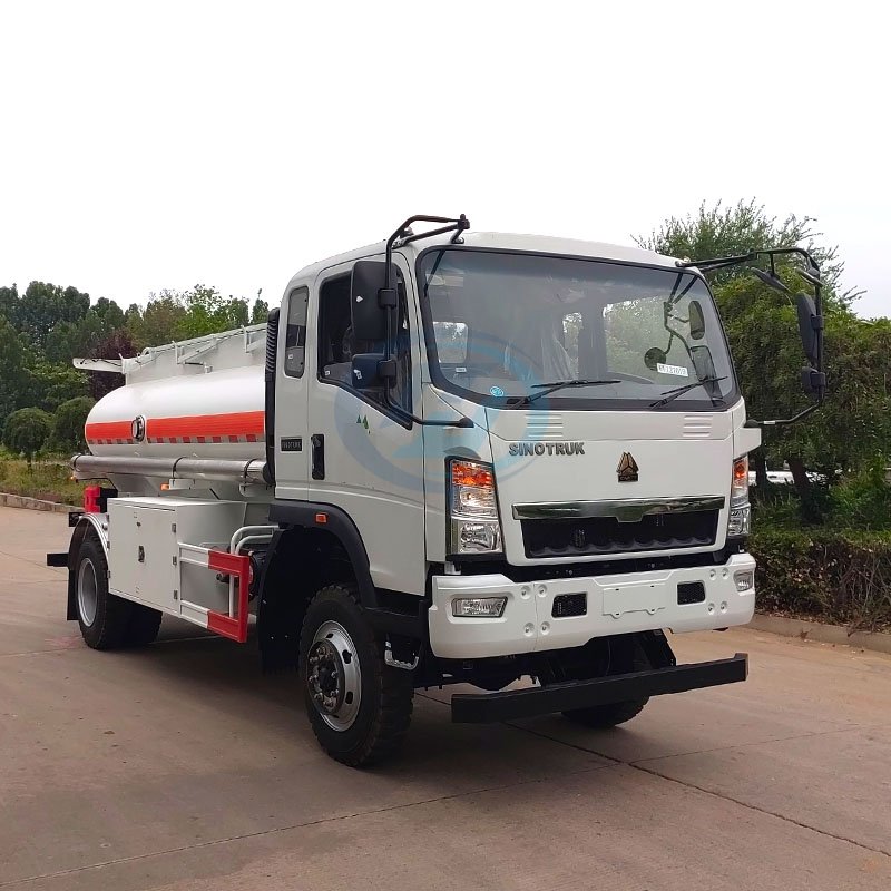 SINOTRUK HOMAN 4x4 All Wheel Drive Fuel Tank Truck