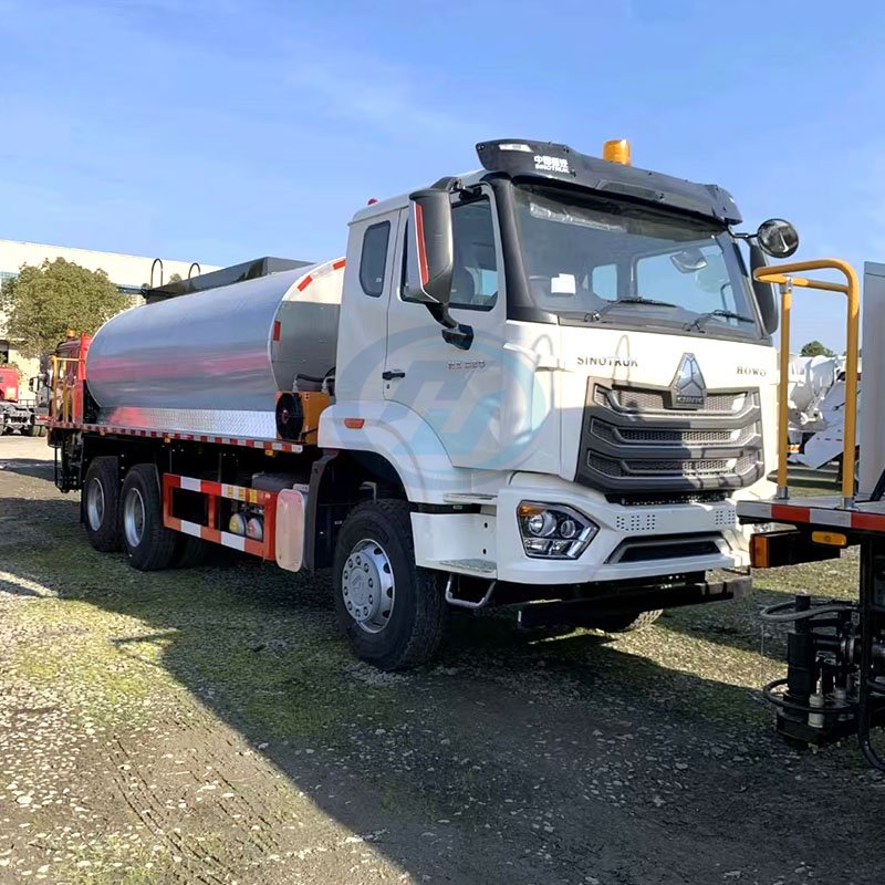SINOTRUK HOWO NX 6X4 Gasoline Oil Transport Truck