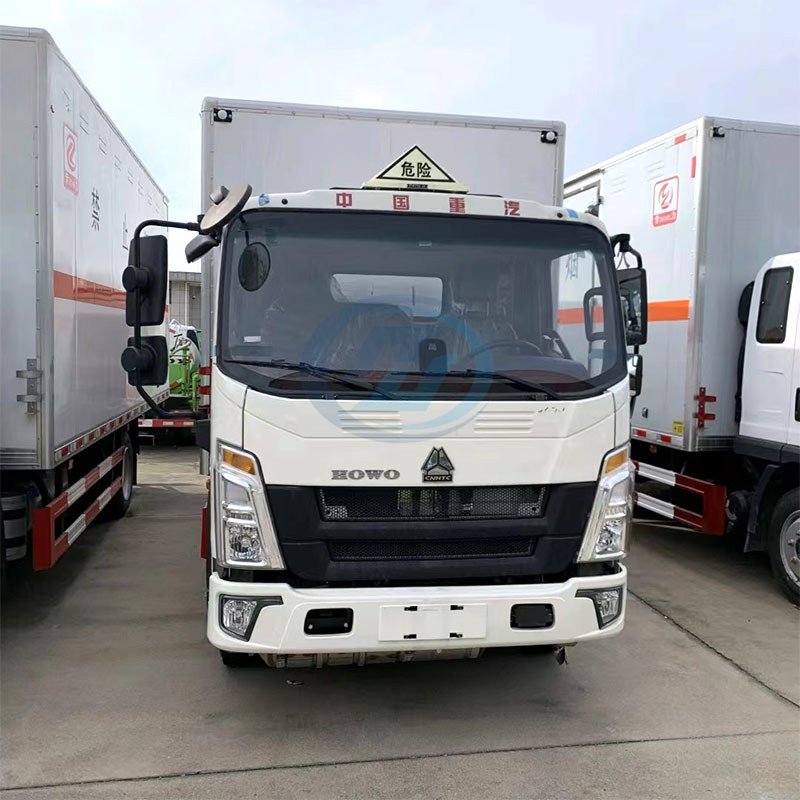 SINOTRUK 4X2 LIGHT EXPLOSIVE TRANSPORTATION TRUCK