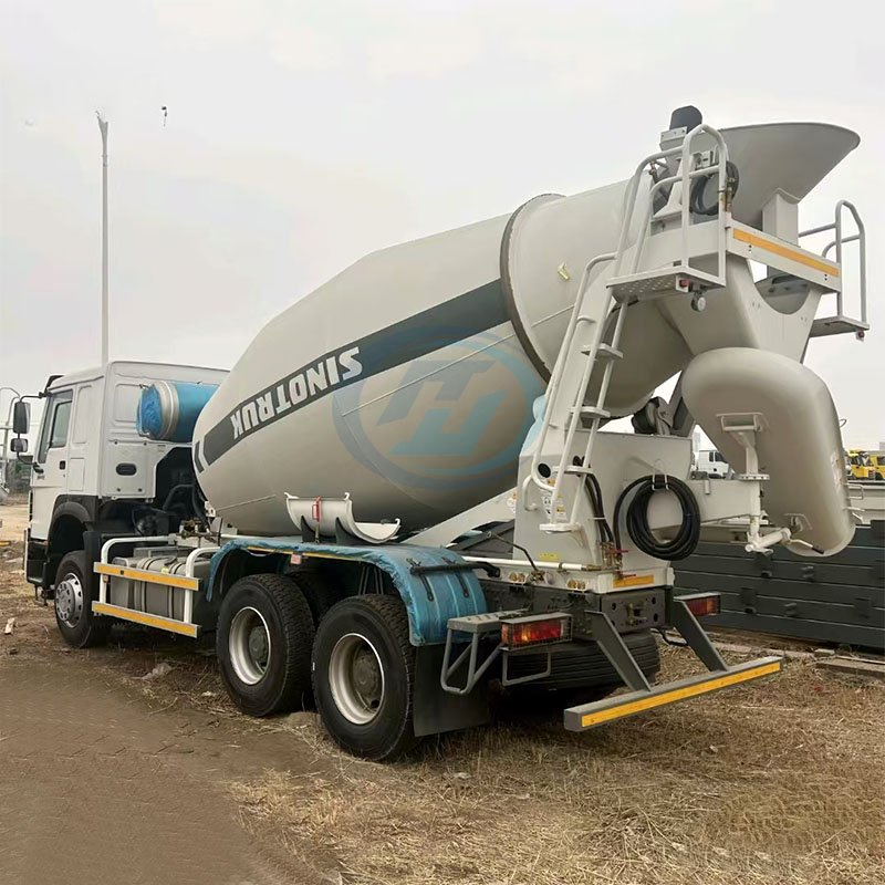 SINOTRUK HOWO-7 Brand New 6X4 10 Wheel Concrete Mixer Truck