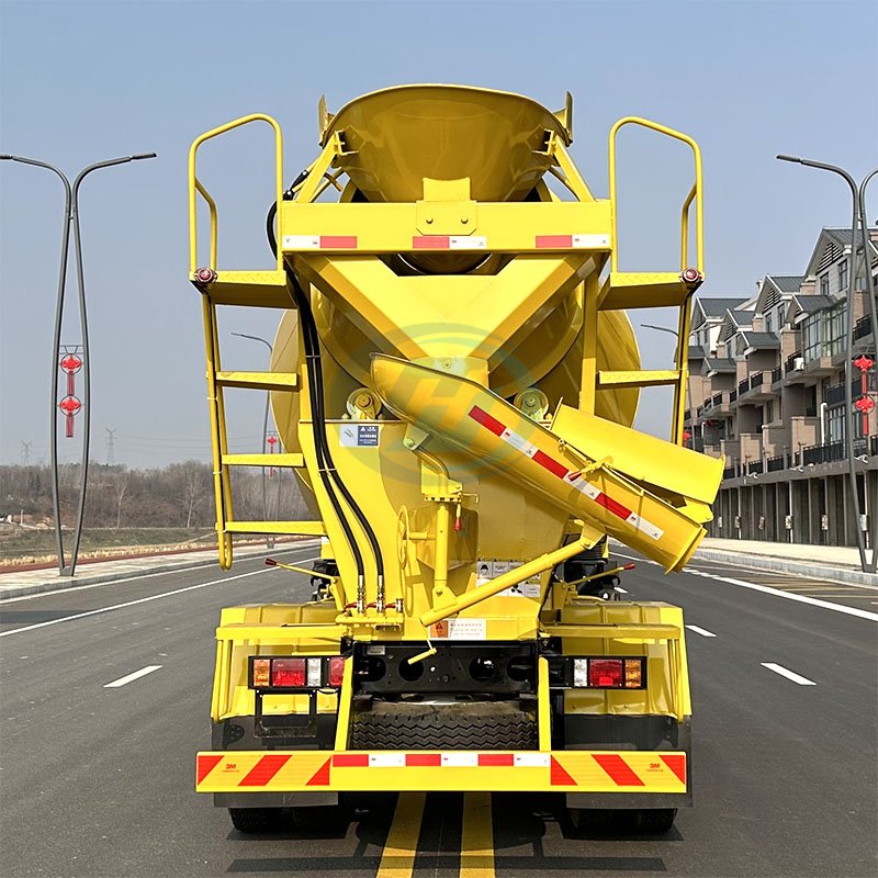 SINOTRUK HOWO 4X2 Light Concrete Mixer Truck with 3cbm-6cbm Drum