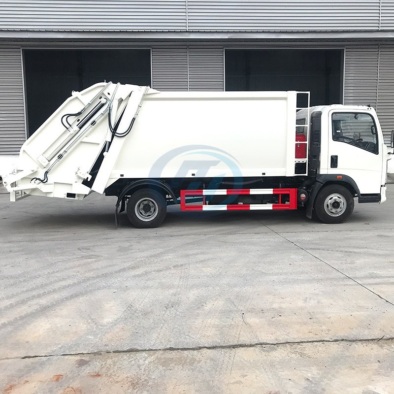 SINOTRUK HOWO 4X2 Light Rear Compression Garbage Truck