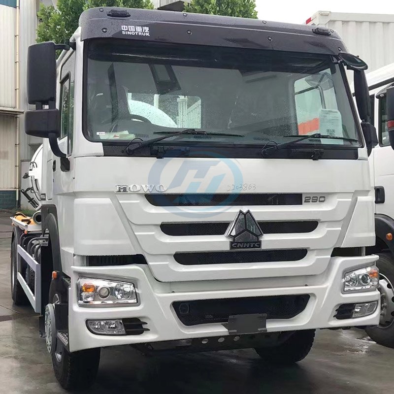 SINOTRUK HOWO 4X2 Vacuum Sewage Suction Truck