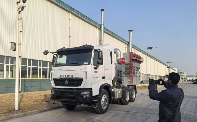 Customers from Ethiopian come to our factory inspect Truck