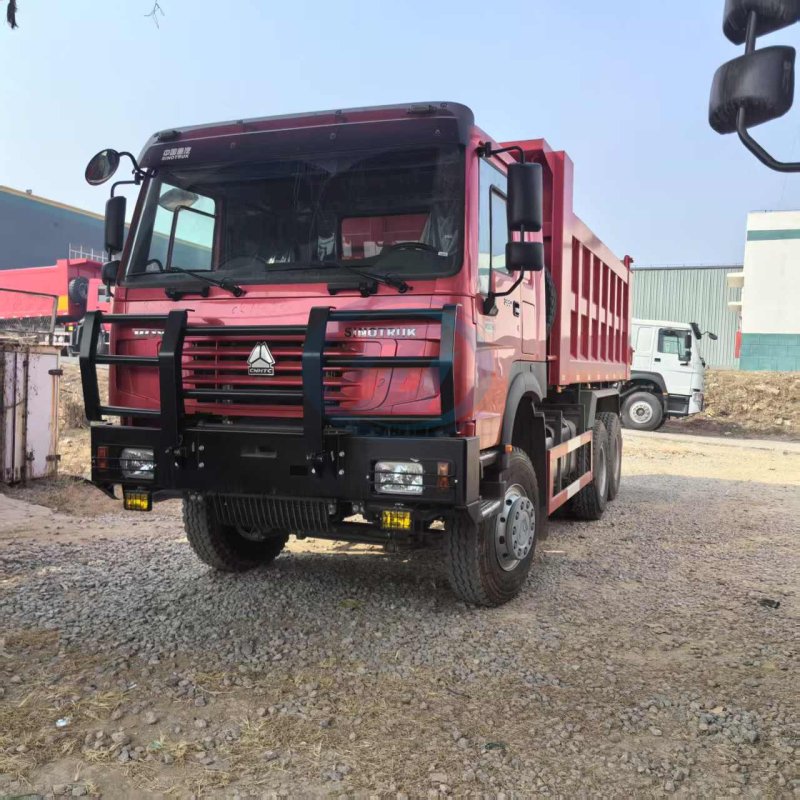ALL WHEEL DUMP TRUCK