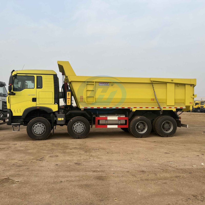 SECOND-HAND DUMP TRUCK
