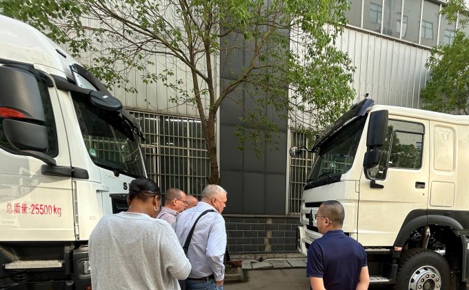 Customers of refueling tank trucks visit our company