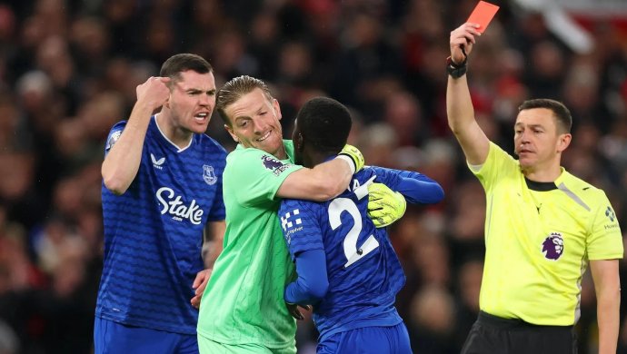 Man Utd 0-1 Everton: Red Devils’ 5-Game Unbeaten Run Ends in Chaos at Old Trafford