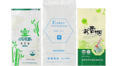 What are the three major development trends in the plastic packaging industry?