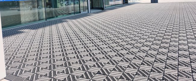 Public places laying