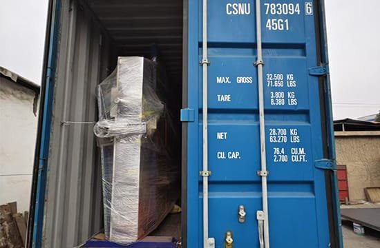 Qingdao Hongxingwang Entrega Una Máquina Iaminadora De Espuma De Alta Eficiencia En Un Contenedor Ecológico.