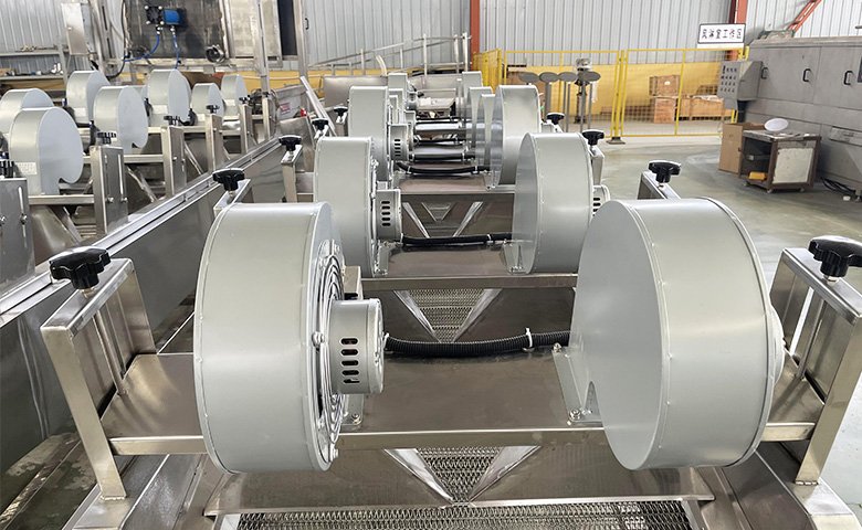 The conveying speed is adjustable