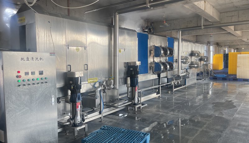 Vertical pallet cleaning machine quickly cleans various industry pallets