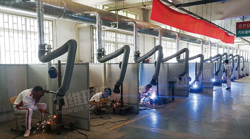 Wall-mounted welding fume extractor in welding and grinding