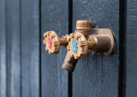 Почему напорные баки являются необходимым вложением для эффективного водопользования