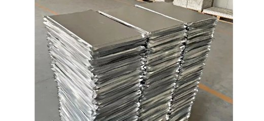 Análisis comparativo de materiales aislantes industriales de alta temperatura: Diferencias en las aplicaciones de ingeniería de paneles microporosos y paneles de fibra cerámica