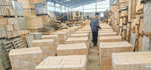 Ladrillo de arcilla refractaria: Solución refractaria fiable para hornos industriales