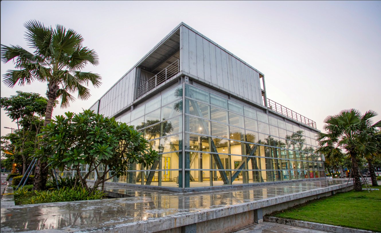 commercial-steel-building-sea-hero