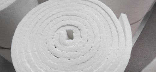 بطانية ألياف السيراميك: عزل حراري عالي يُعزز الأداء الصناعي الحديث