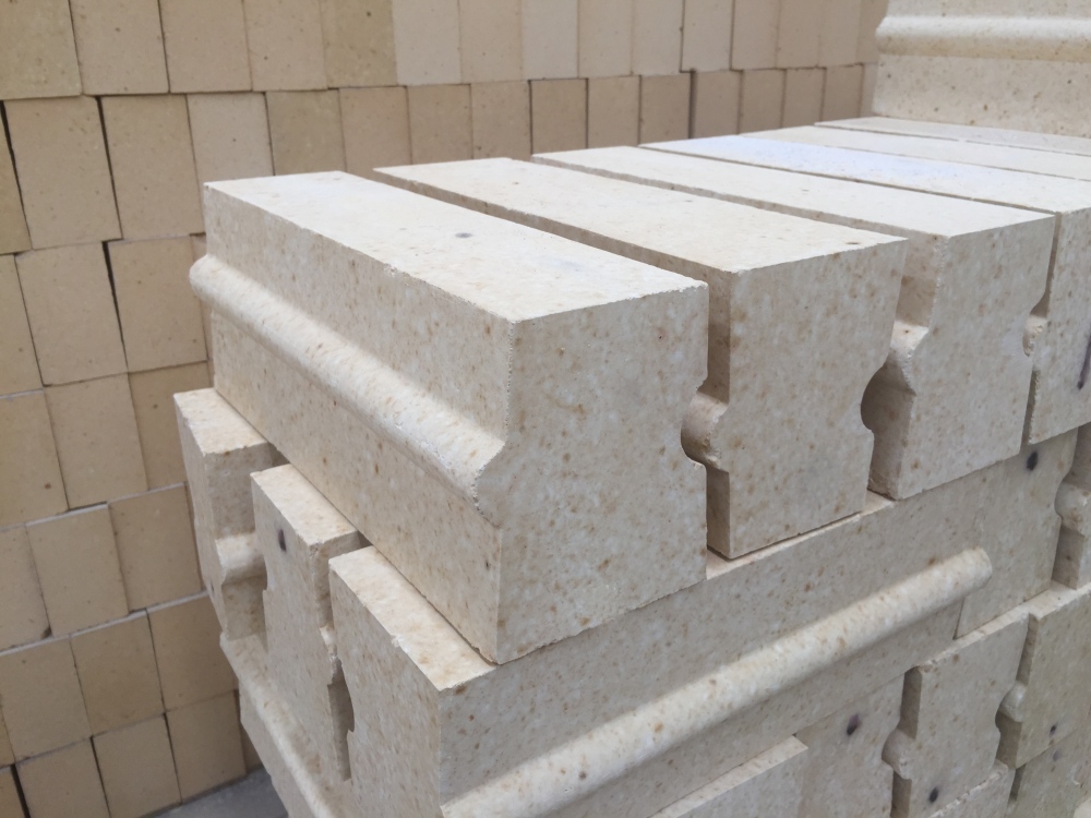 Alumina refractory brick