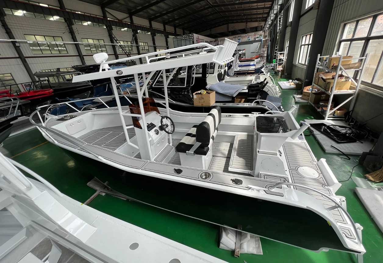 aluminum center console boats