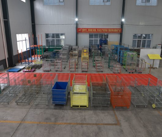 Área de muestra de jaulas de almacenamiento rodantes