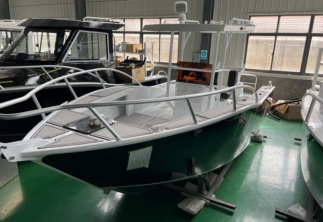 aluminum center console boats