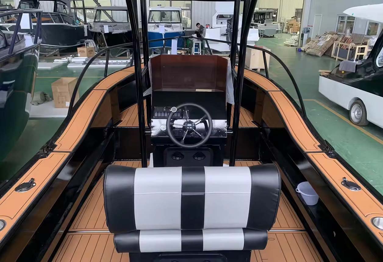 aluminum center console boats