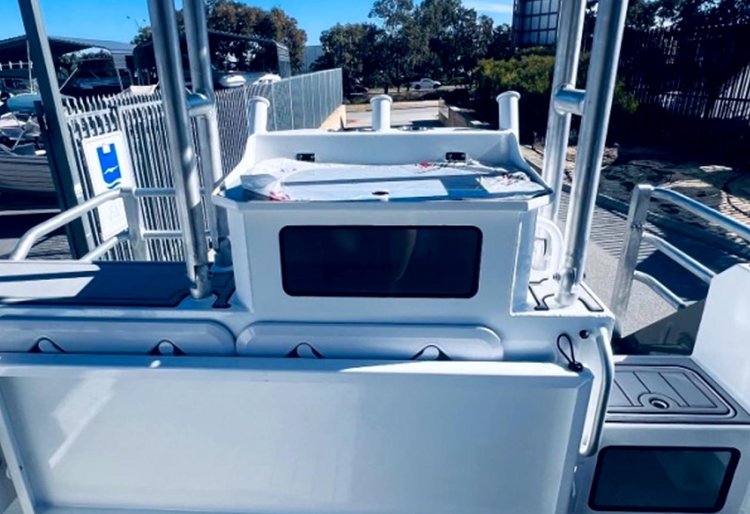 Live Bait Tank with Cutting Board