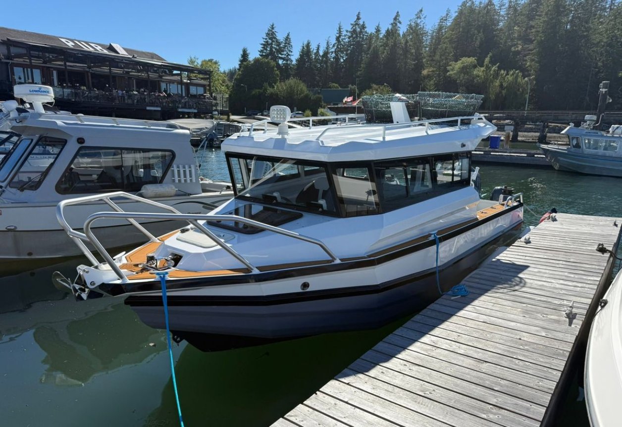 E750 25ft Aluminum Fishing Boat