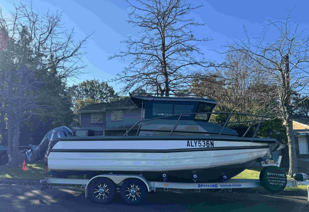 E685 23ft Aluminum Fishing Boat