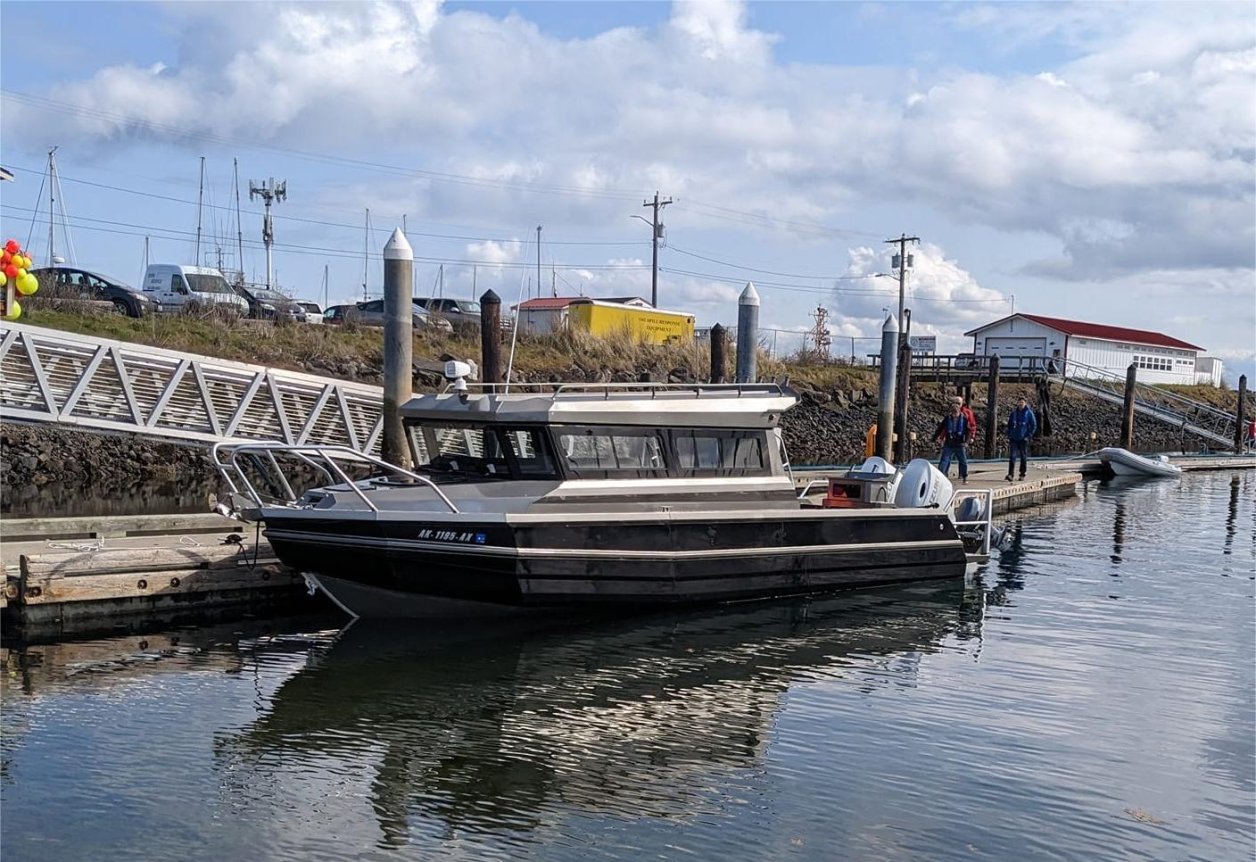 E900 30ft Aluminum Fishing Boat