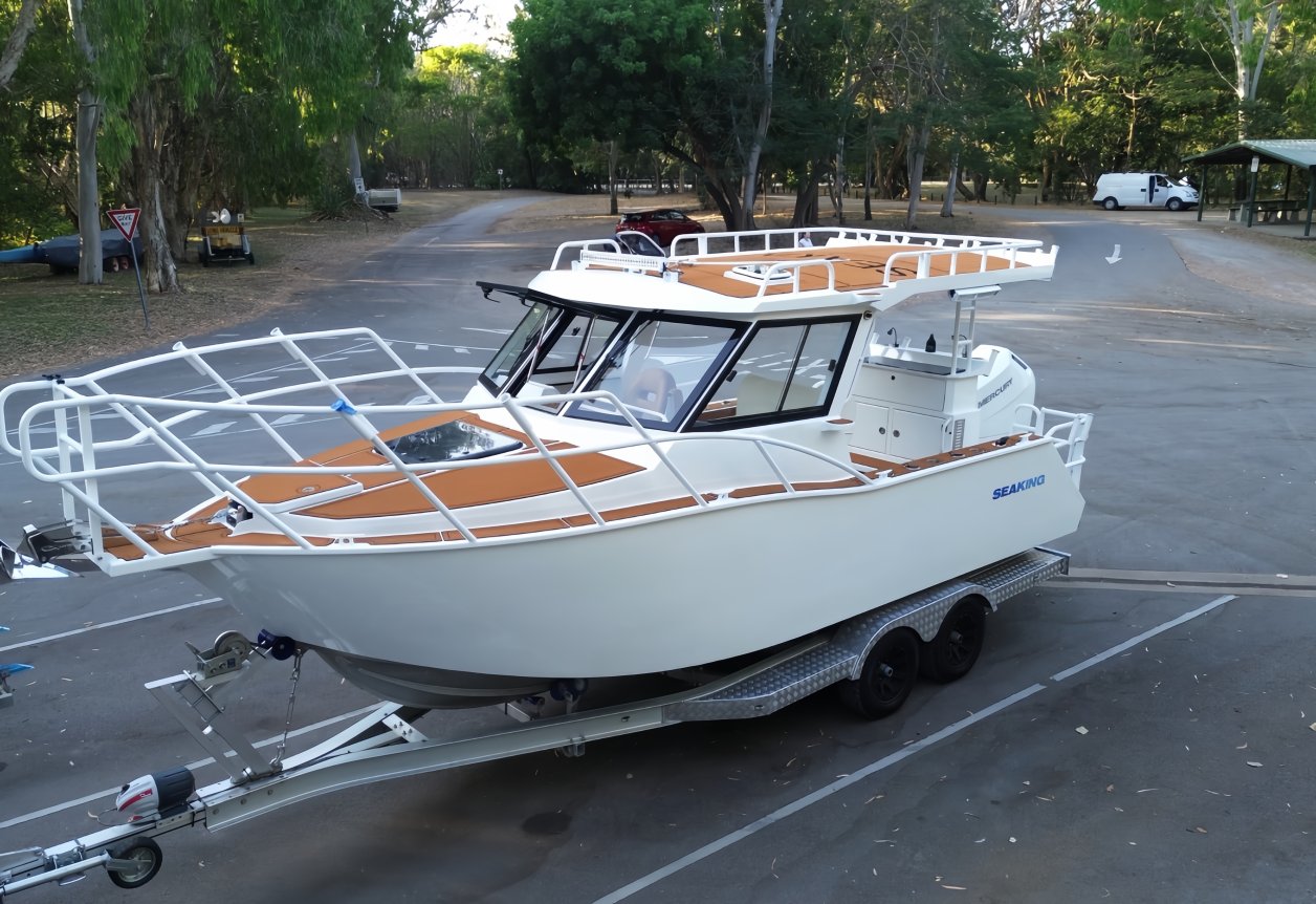 P750W 25ft Aluminum Wider Fishing Boat