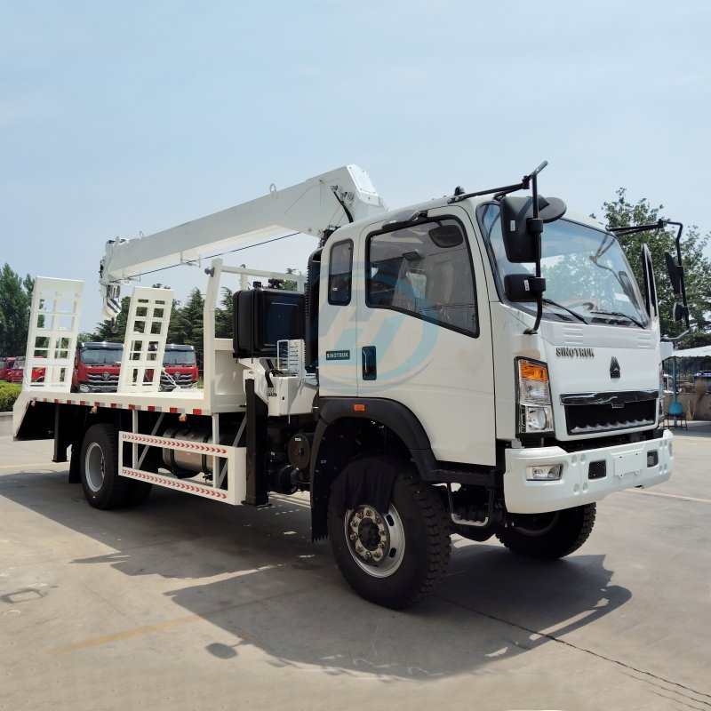 HOWO LIGHT TRUCK WITH TELESCOPE CRANE AND REAR LADDER