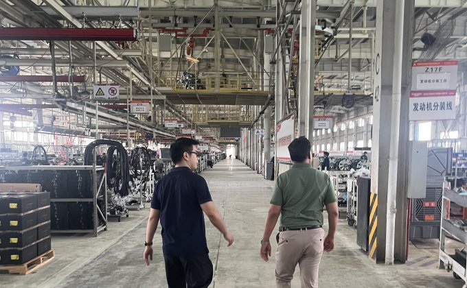 Customers visit our factory for exchange and discussion